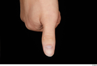 Stanley Johnson fingers thumb 0003.jpg